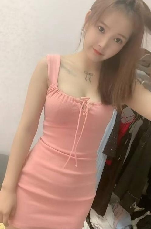性感肤白小美