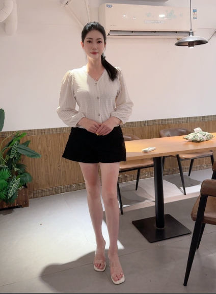 白云人和大长腿美眉肤白奶大-笑笑