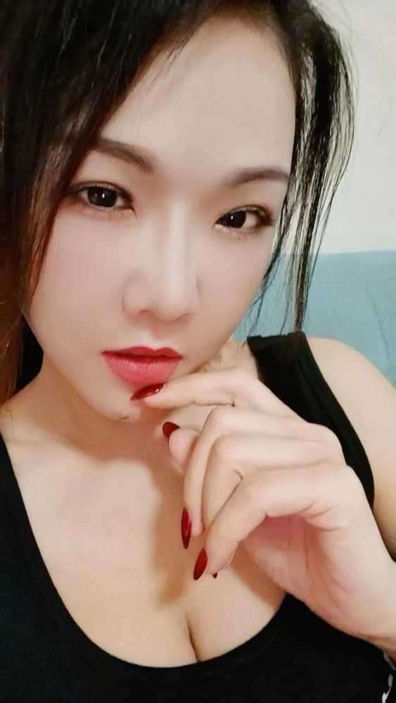 黄埔大波翘臀美眉